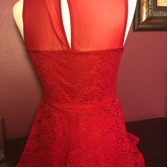 Red top. - Picture 3 of 5